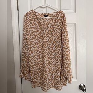 Torrid Beige White Leopard Chiffon Split Neck Long Sleeve Blouse Size 1 Plus